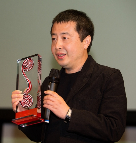 Entrega do Prêmio Leon Cakoff a Jia Zangke - O diretor Jia Zhangke fala para a plateia