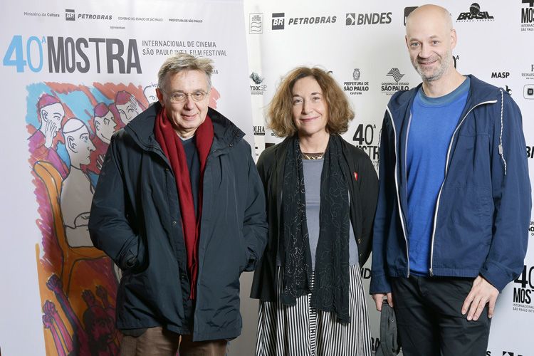 Equipe do filme Bickels [Socialism] - Heinz Emigholz (direção), Galia Bar Or (roteiro) e Till Beckmann (montagem e fotografia)